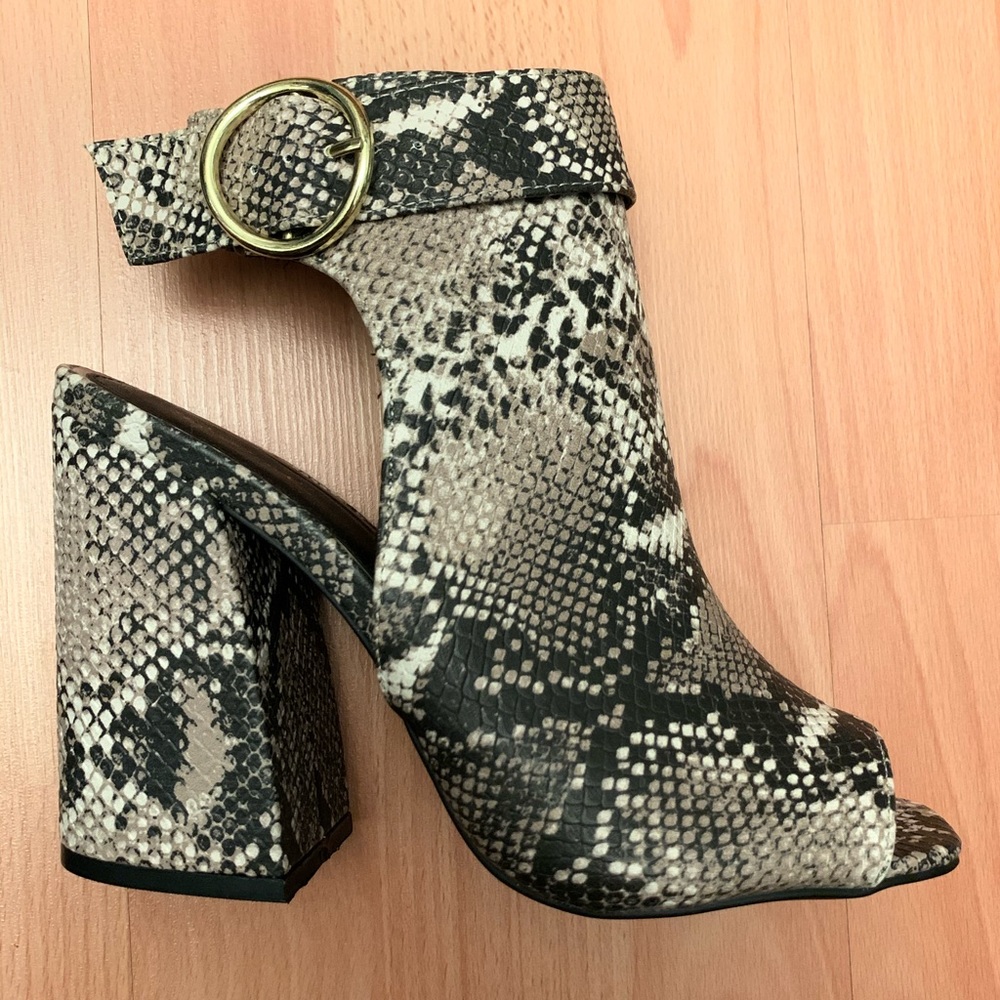 Qupid Faux Snake Mule Buckle Heel Sandal SZ 7.5